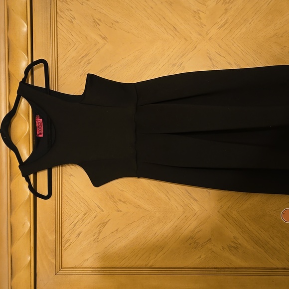 BOOHOO Scuba cutaway neckline midi bridesmaid dress. Size Small. Black - Picture 2 of 11